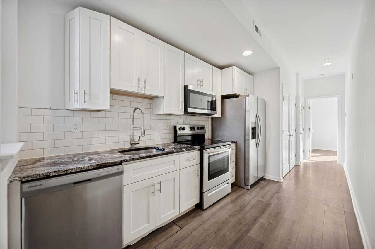 4131 Cambridge St - Photo 2 of 11