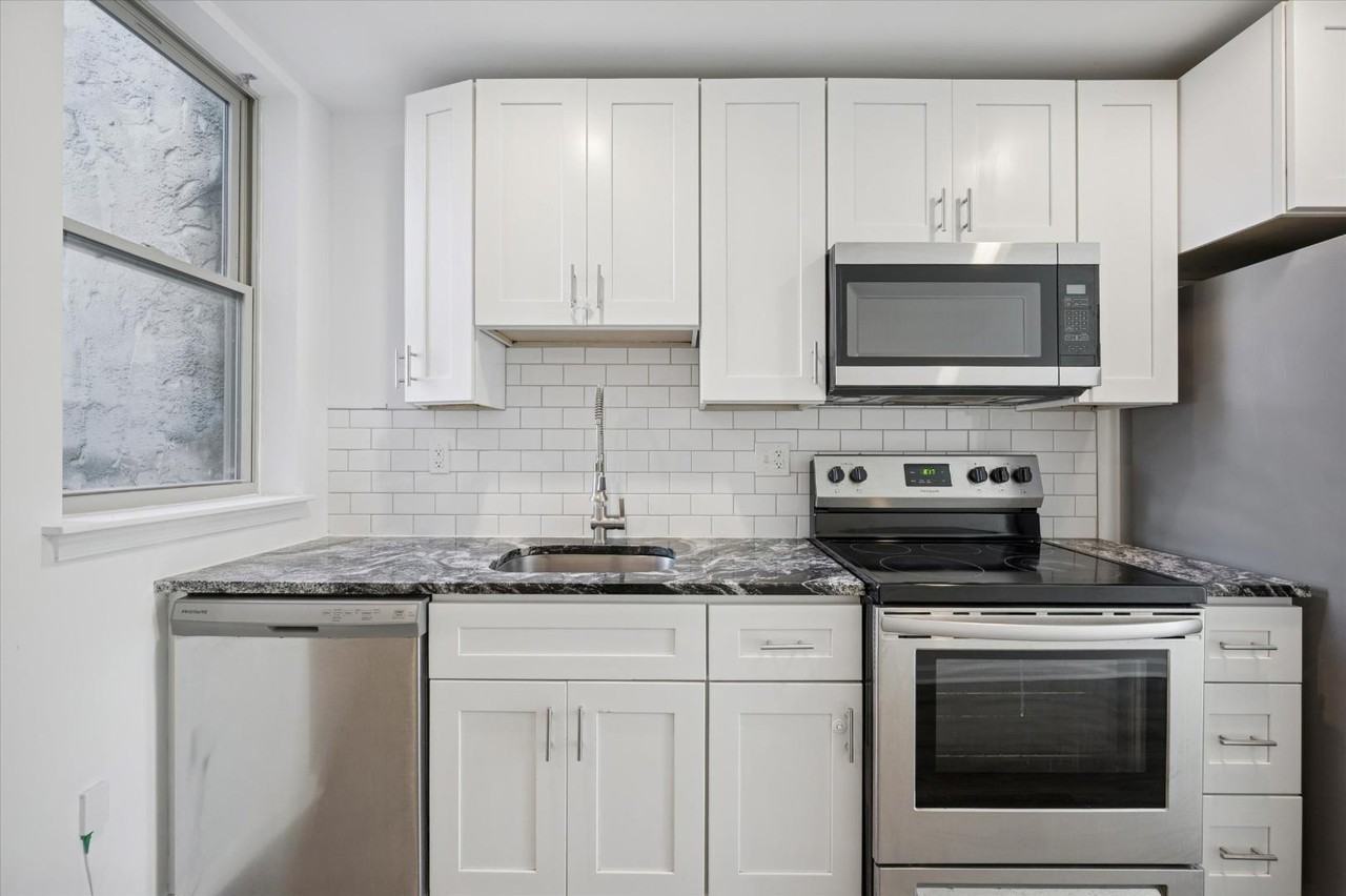 4131 Cambridge St - Photo 3 of 11