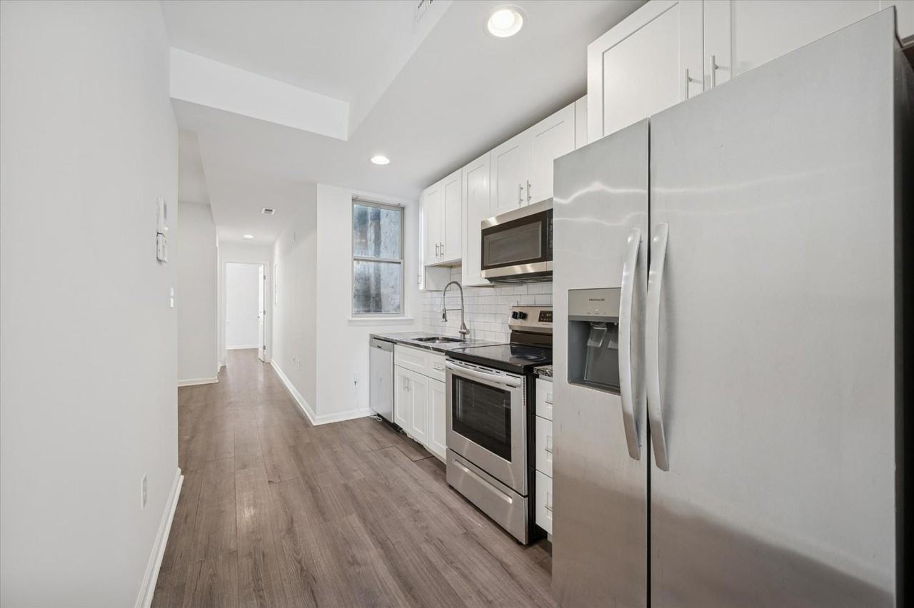 4131 Cambridge St - Photo 4 of 11