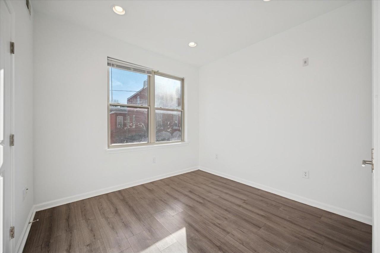 4131 Cambridge St - Photo 6 of 11