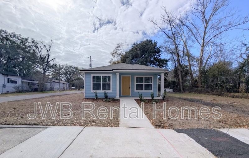 1404 W 23rd St - Photo 2 of 16