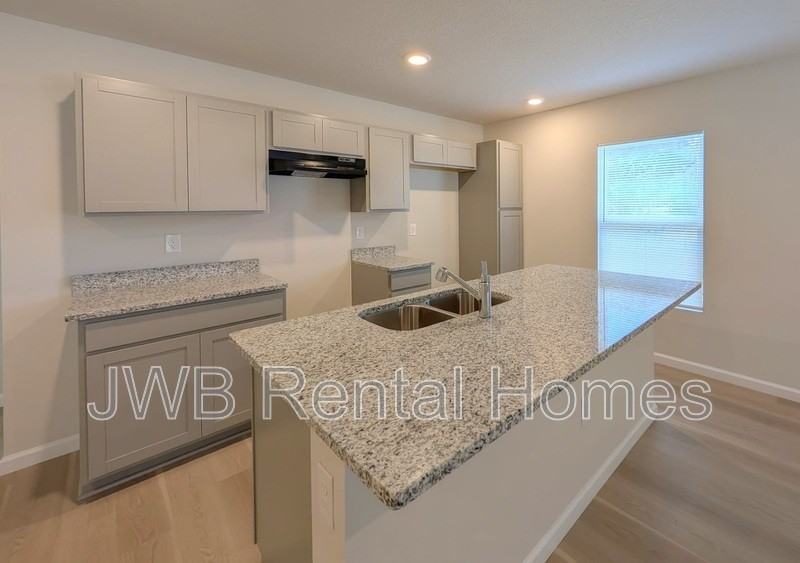 1404 W 23rd St - Photo 4 of 16