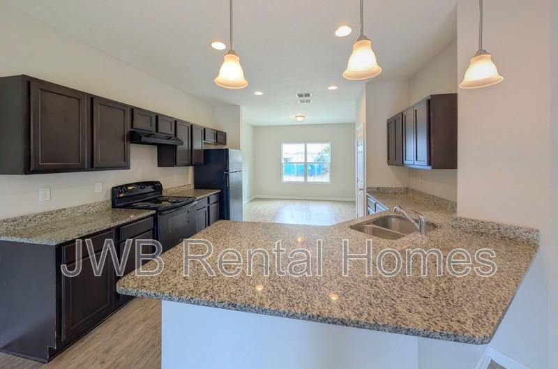 1110 Eastdale St - Photo 4 of 19