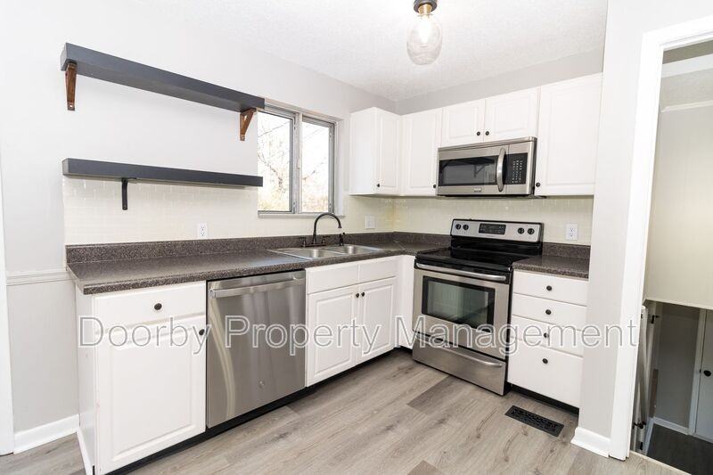 2983 E Freedom Cir - Photo 4 of 16