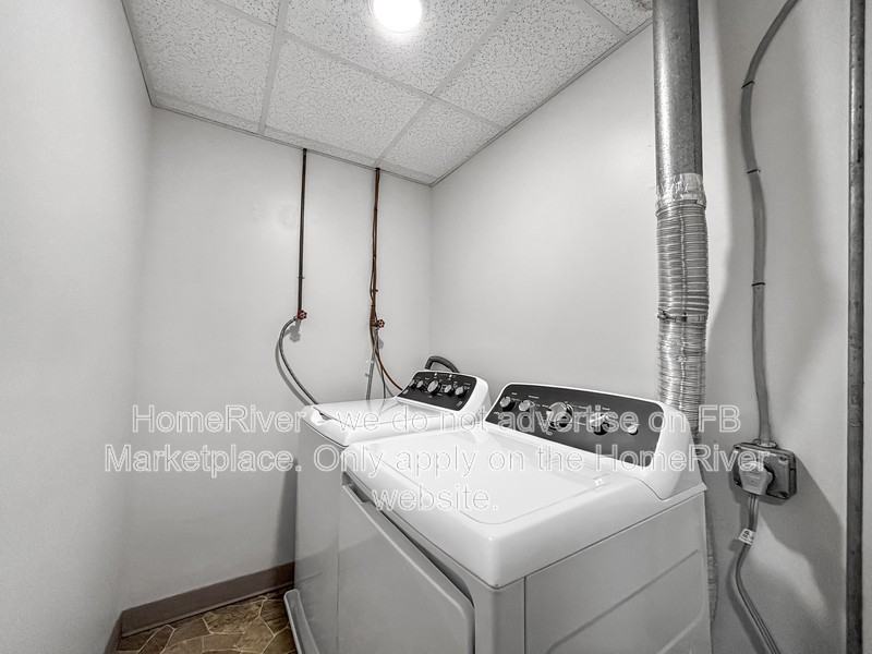 409 Mill St 2nd Fl - Photo 6 of 19