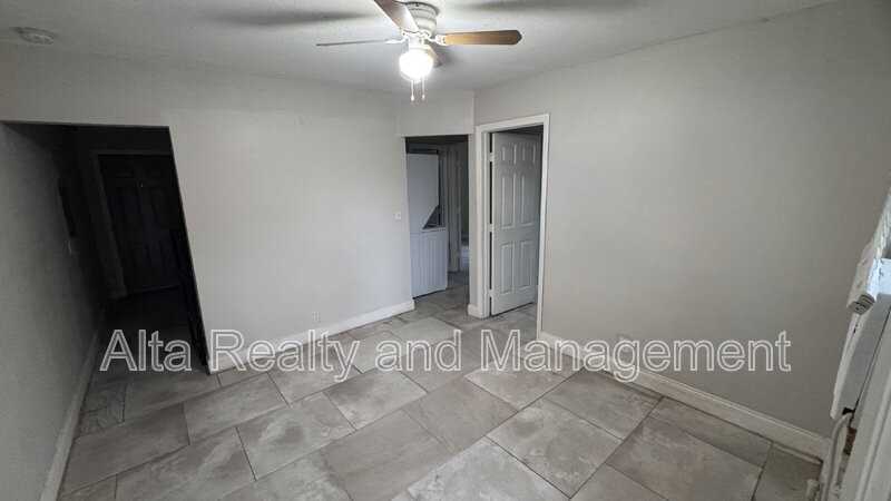 1245 W 30th St #4 - Photo 7 of 8