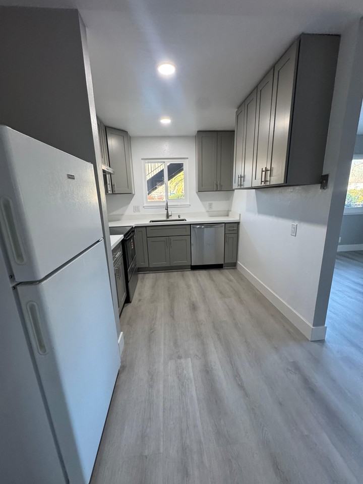 37847 Niles Blvd #8 - Photo 2 of 5