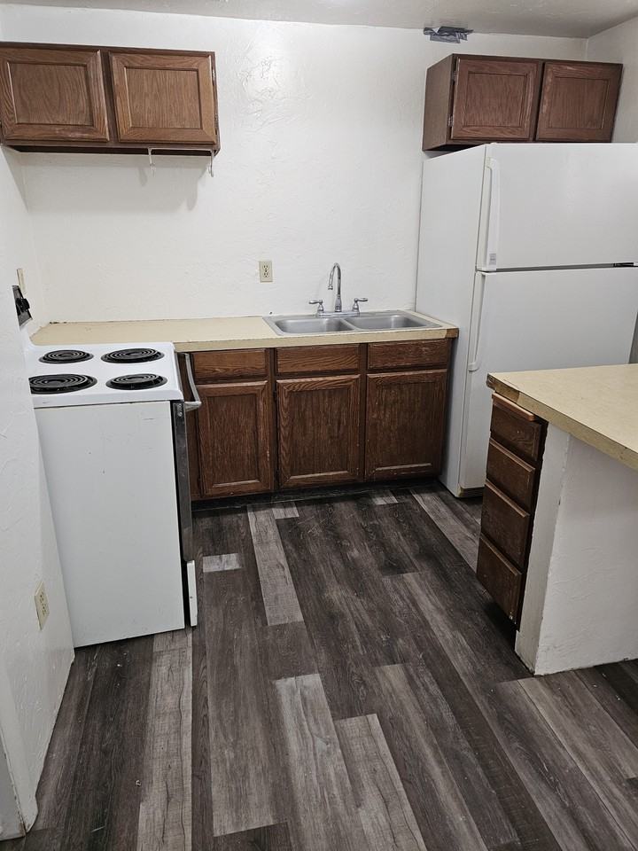 110 7th St #8 - Photo 2 of 8