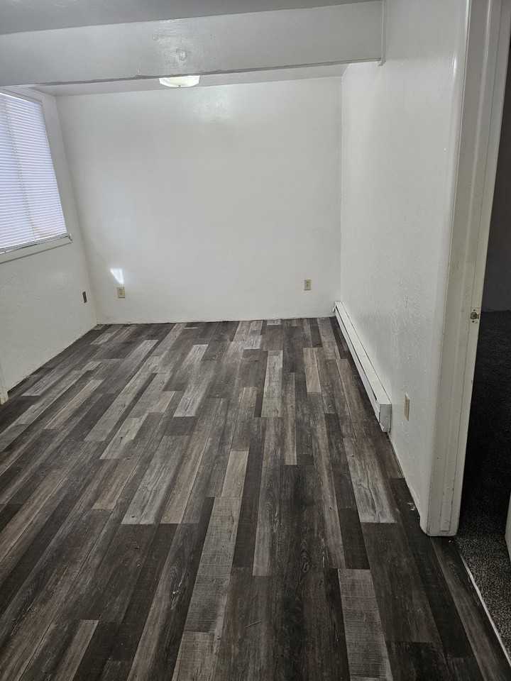 110 7th St #8 - Photo 4 of 8