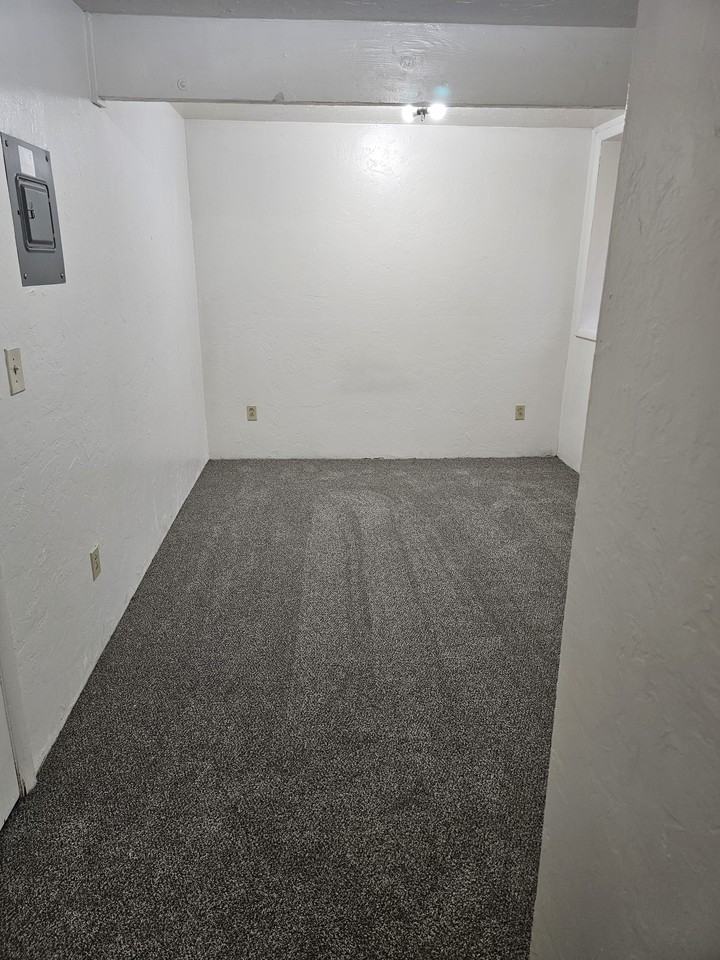 110 7th St #8 - Photo 5 of 8