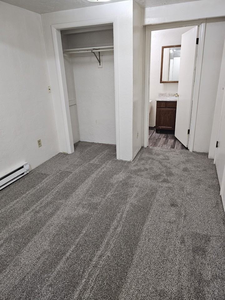 110 7th St #8 - Photo 6 of 8