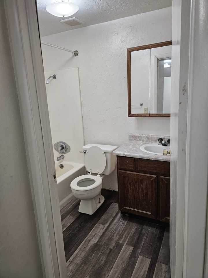 110 7th St #8 - Photo 7 of 8