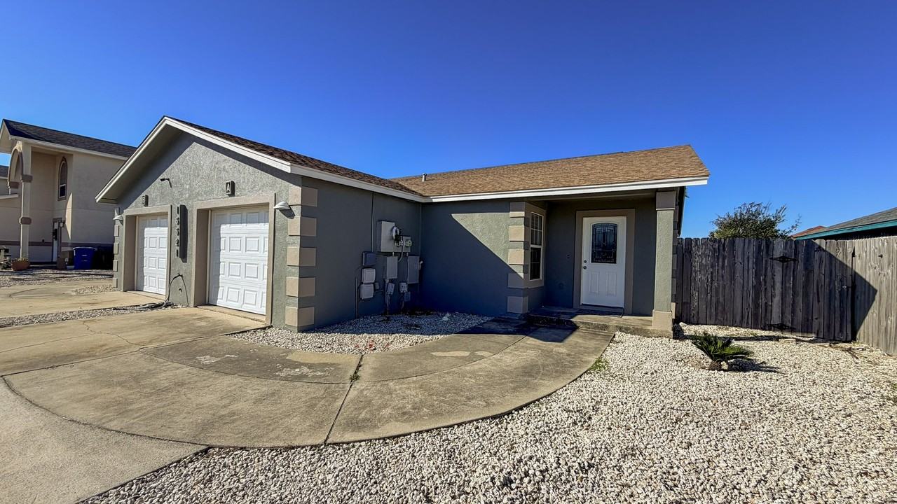 15521 Cruiser St #A - Photo 2 of 31