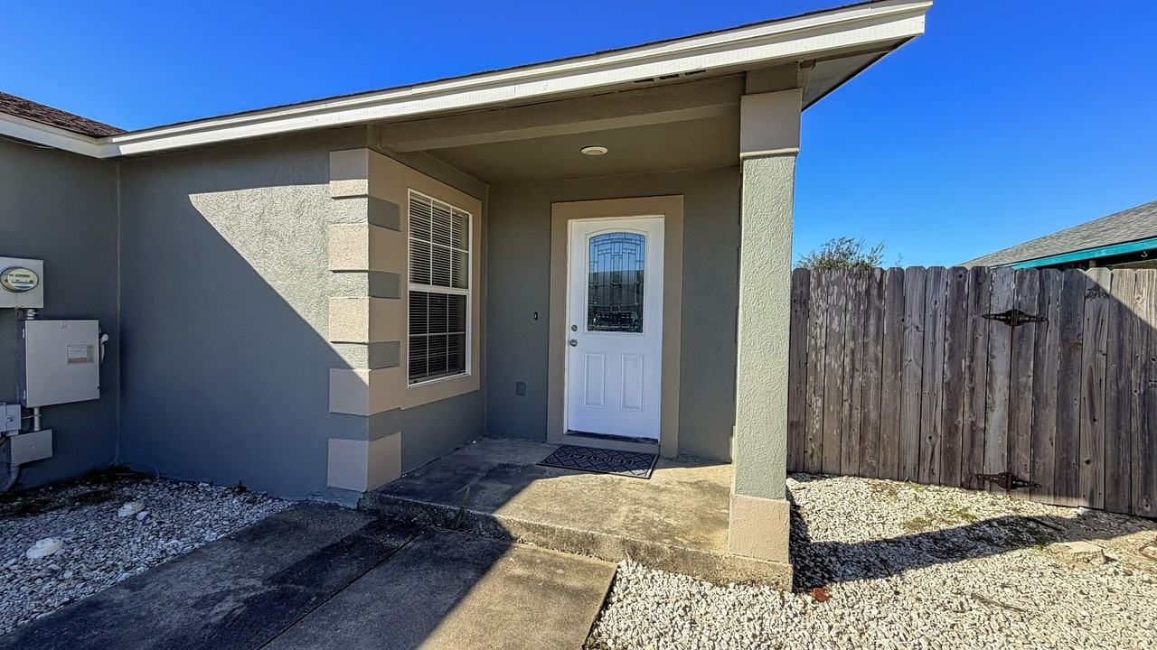 15521 Cruiser St #A - Photo 3 of 31