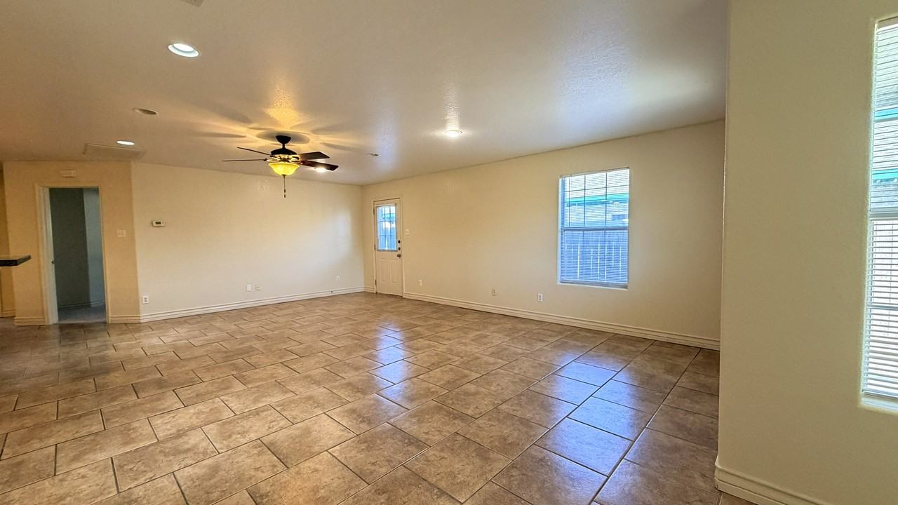 15521 Cruiser St #A - Photo 6 of 31