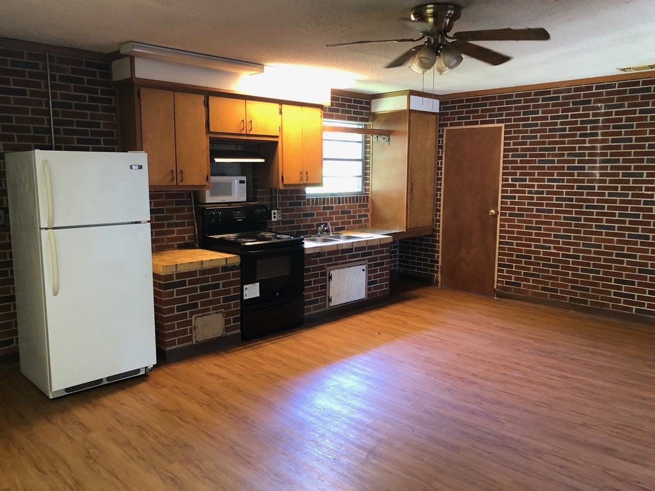 101 1/2 Catherine Ave #NA - Photo 7 of 10