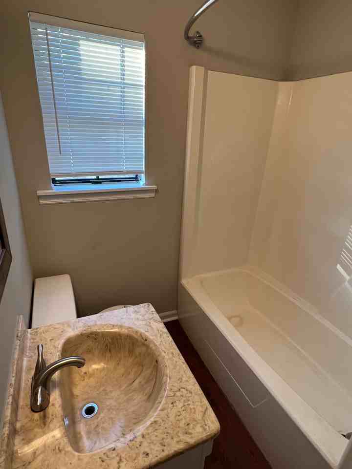 811 Robin Hood Trl #NA - Photo 4 of 10