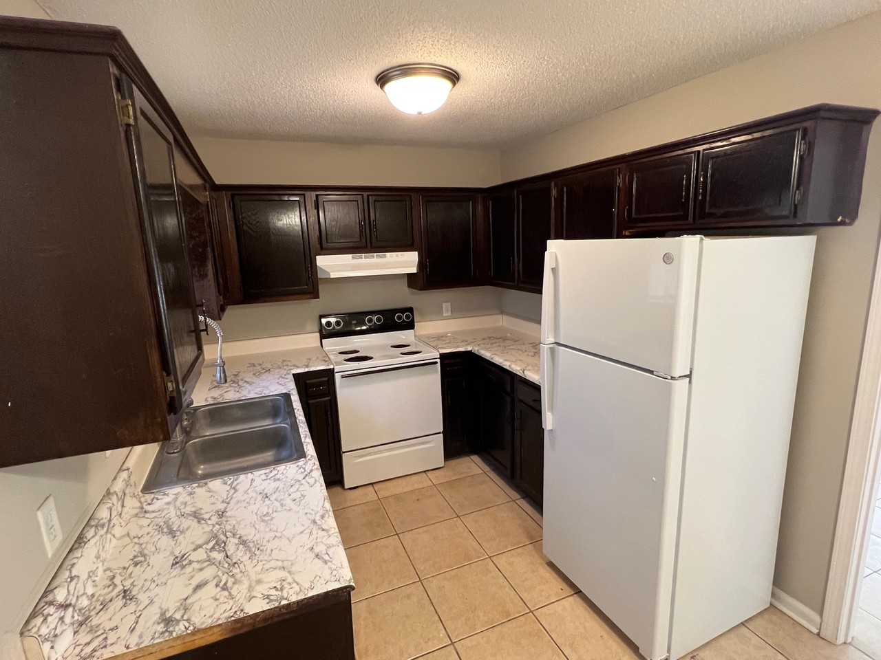 811 Robin Hood Trl #NA - Photo 6 of 10