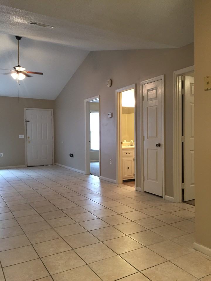 100 Lanier Dr #7 - Photo 4 of 12