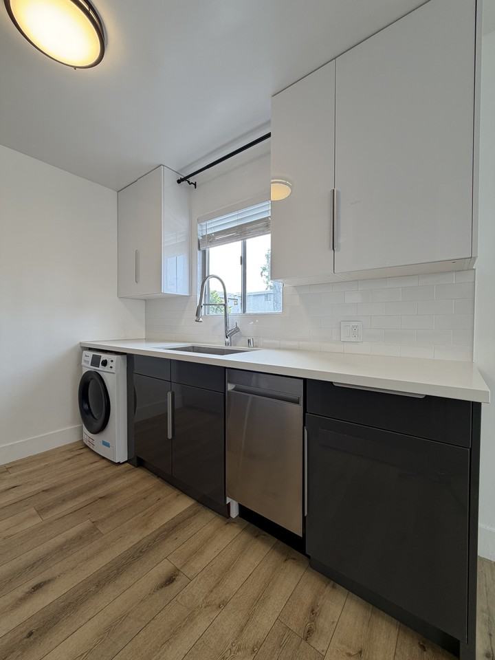 1514 S Cochran Ave #1 - Photo 4 of 12