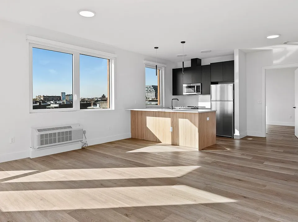 39 Madison St #503 - Photo 2 of 13