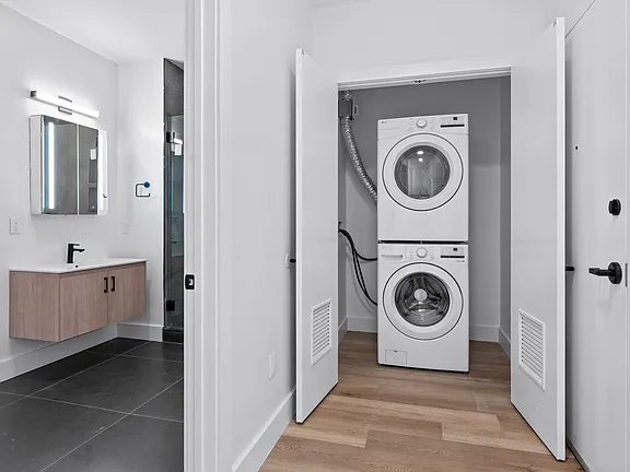 39 Madison St #503 - Photo 4 of 13