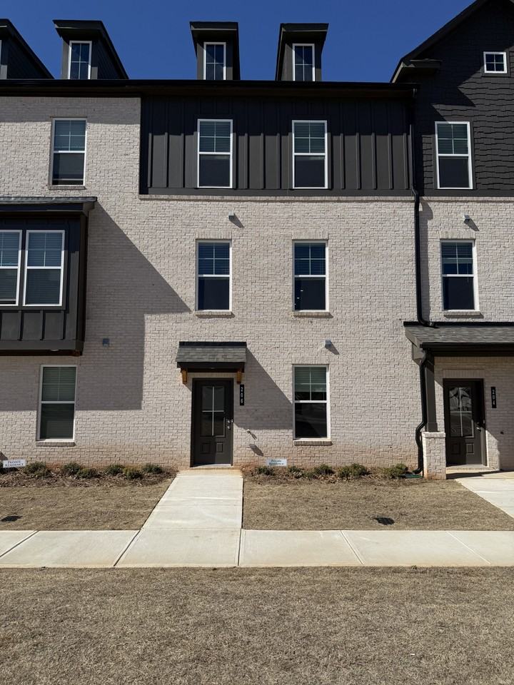 206 Daybreak Ln #206 - Photo 2 of 37