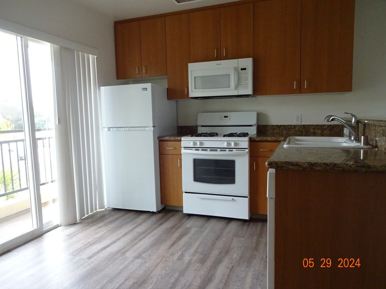 585 W Harvard Blvd #204 - Photo 3 of 12