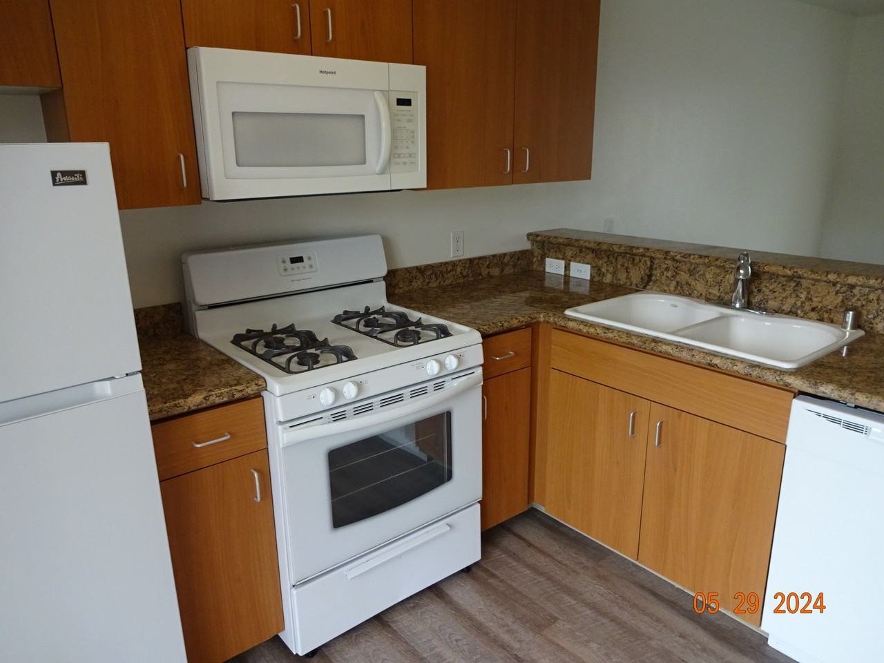 585 W Harvard Blvd #204 - Photo 4 of 12