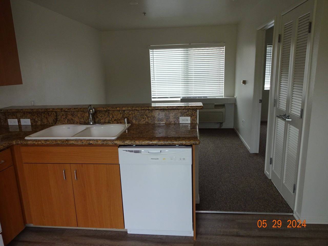 585 W Harvard Blvd #204 - Photo 5 of 12