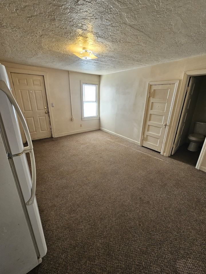 393 S Eastern Ave #3 - Photo 3 of 3