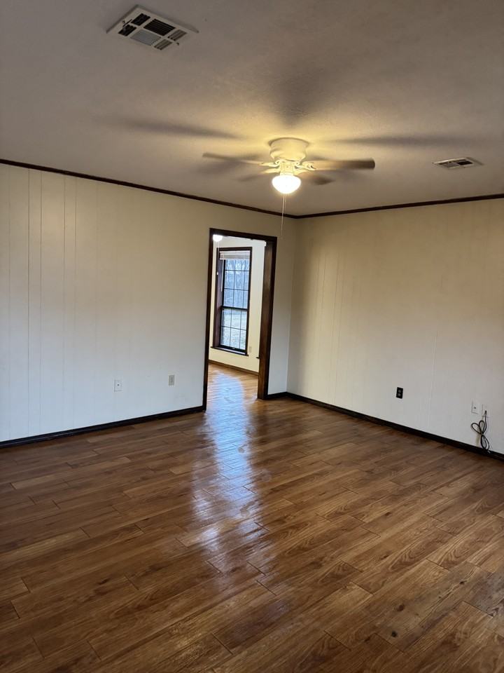 321 S Shurley St #NA - Photo 2 of 9