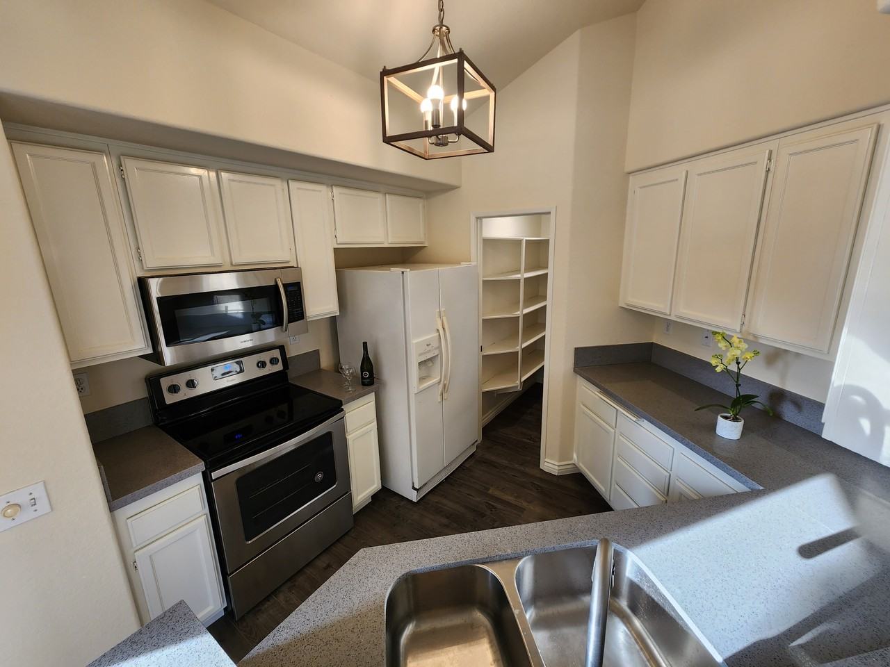 7285 Calabria Ct #19 - Photo 4 of 19