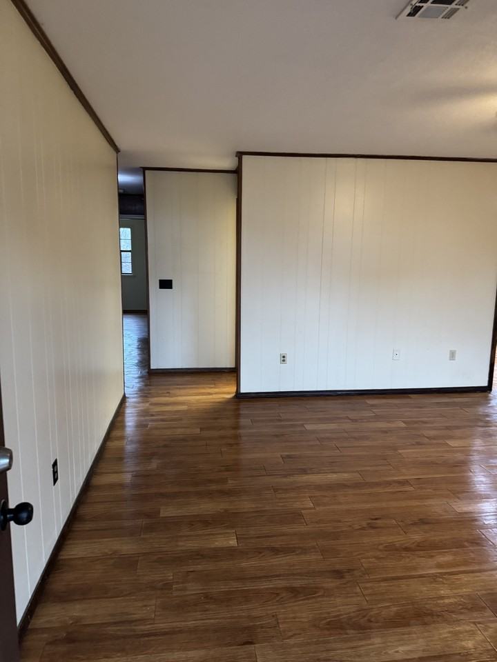 323 S Shurley St #NA - Photo 2 of 9