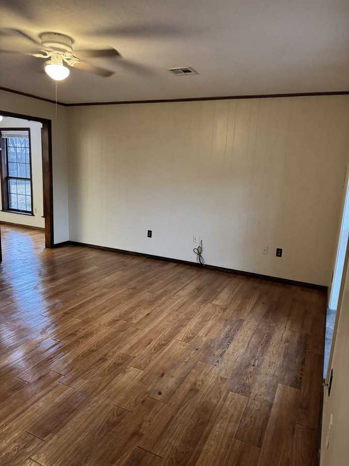 323 S Shurley St #NA - Photo 3 of 9