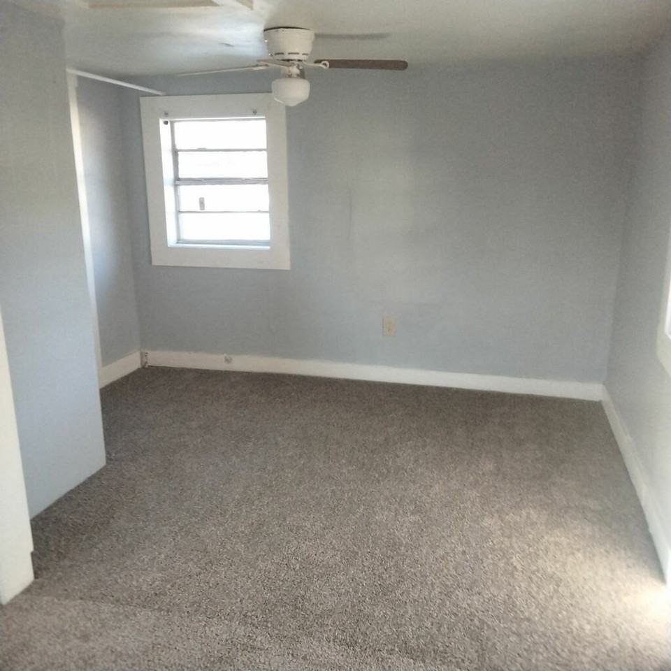 906 S Virginia St #REAR - Photo 3 of 5