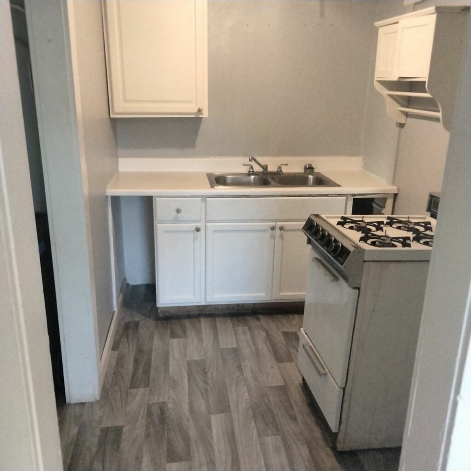 906 S Virginia St #REAR - Photo 4 of 5