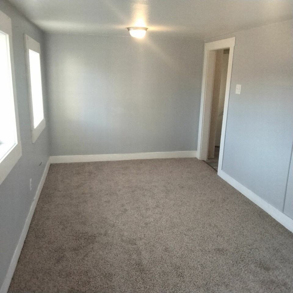 906 S Virginia St #REAR - Photo 5 of 5