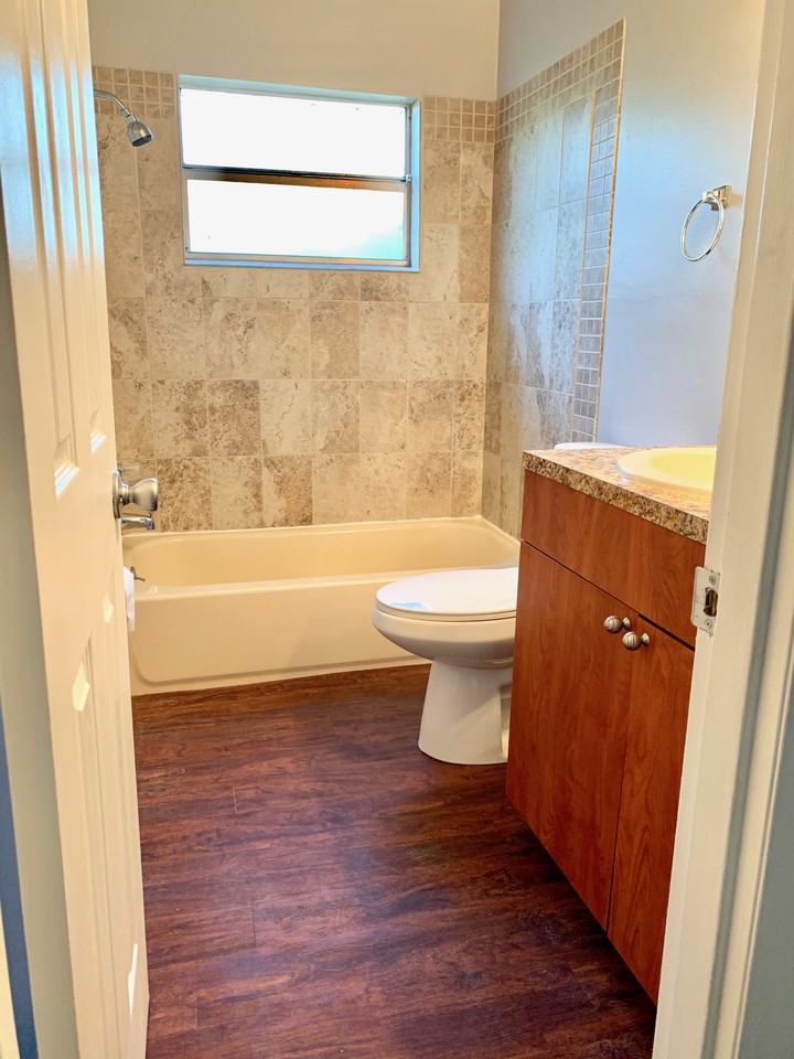 410 Palm Ave #C - Photo 2 of 10