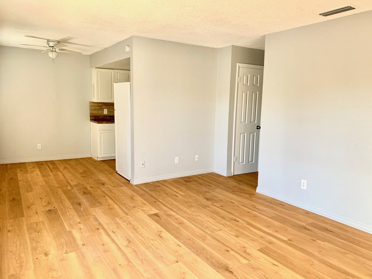 410 Palm Ave #C - Photo 4 of 10