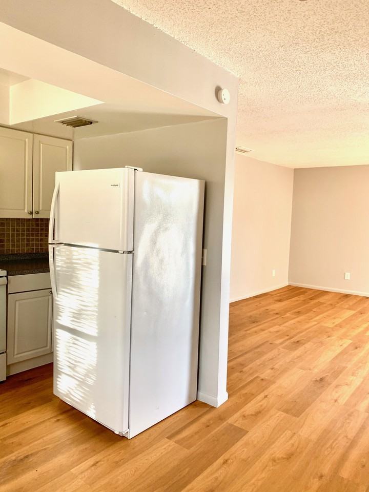 410 Palm Ave #C - Photo 7 of 10