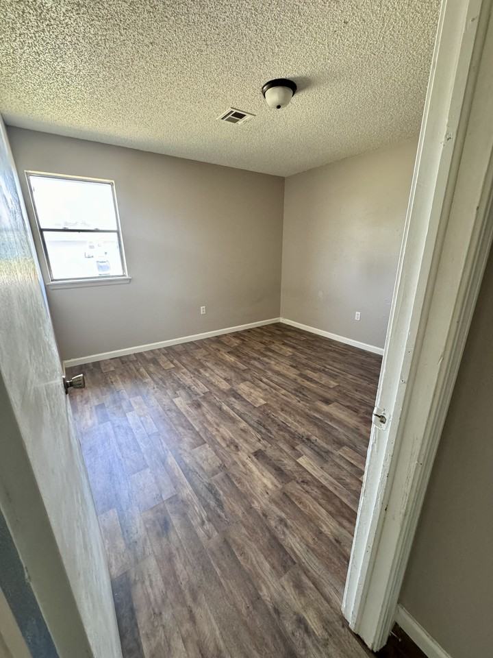 403 East St #A - Photo 6 of 7