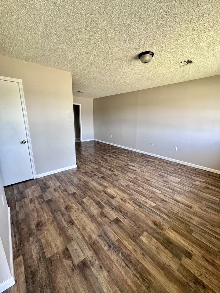 403 East St #A - Photo 7 of 7