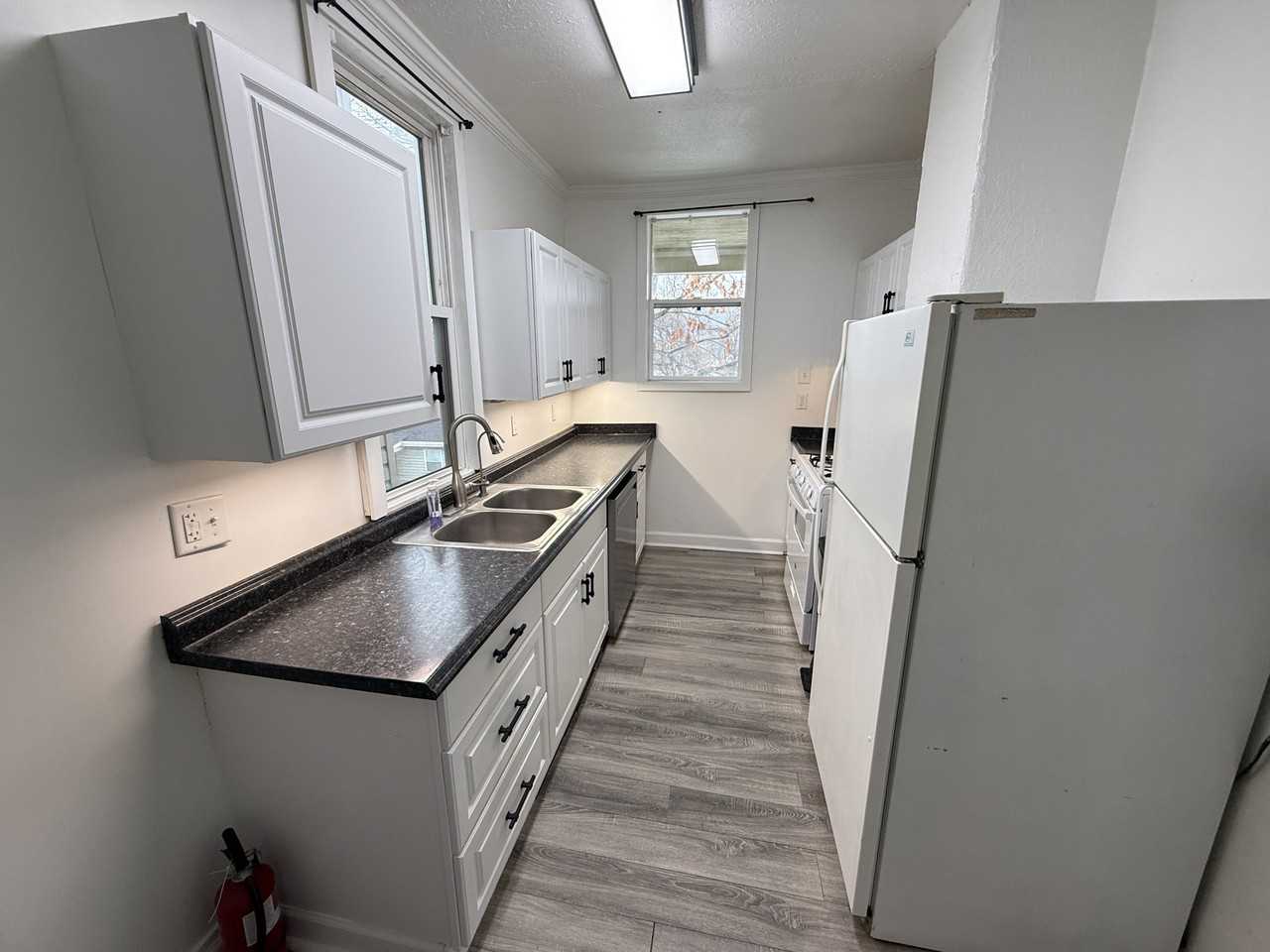 843 6th Ave - Photo 6 of 21