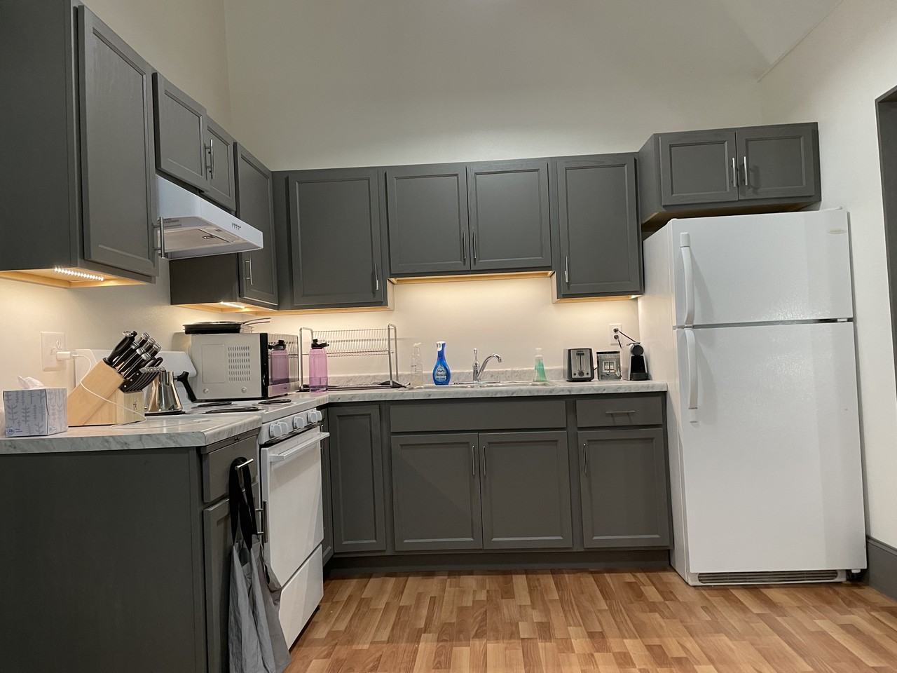 400 Main St E #6 - Photo 5 of 8