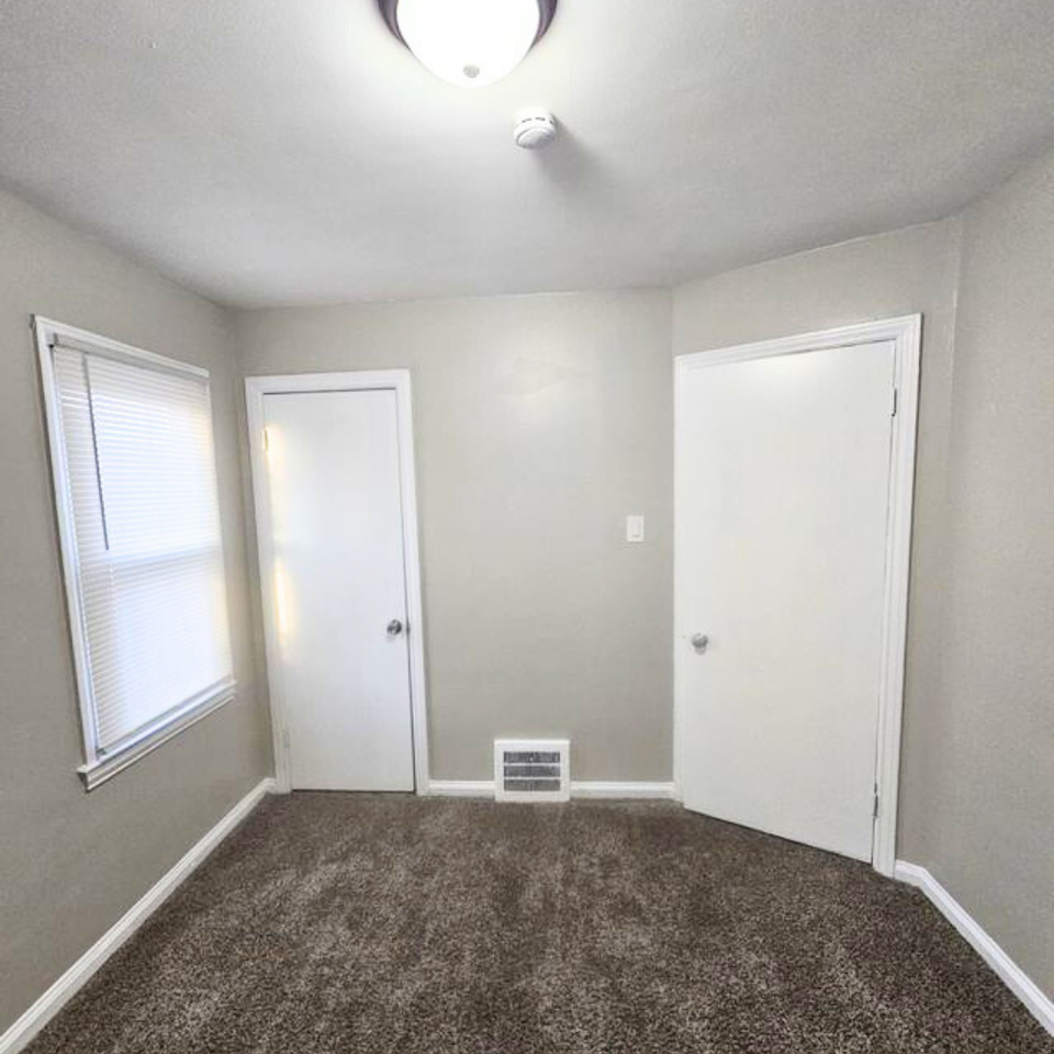 10803 Roxbury St - Photo 6 of 19