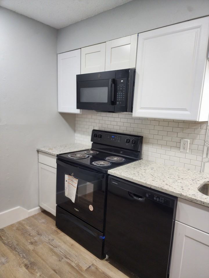 3243 Nacogdoches Rd - Photo 2 of 11