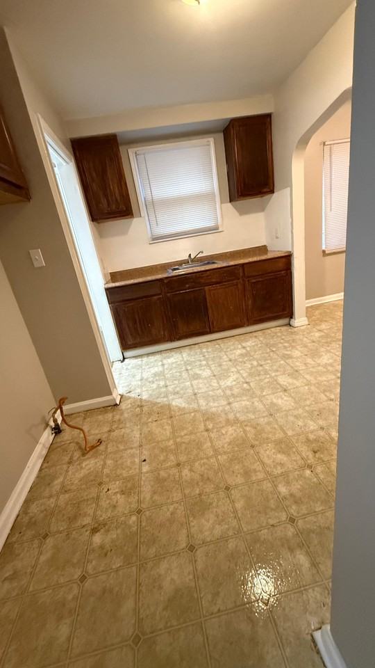 10370 Britain St - Photo 4 of 15