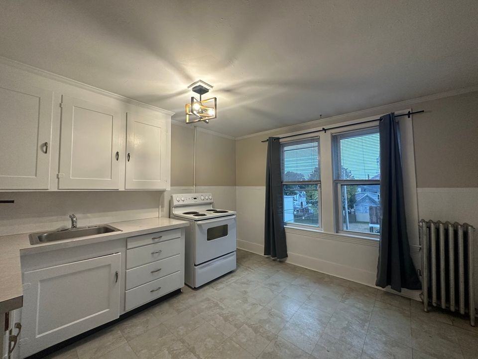 Hanson St - Photo 2 of 19