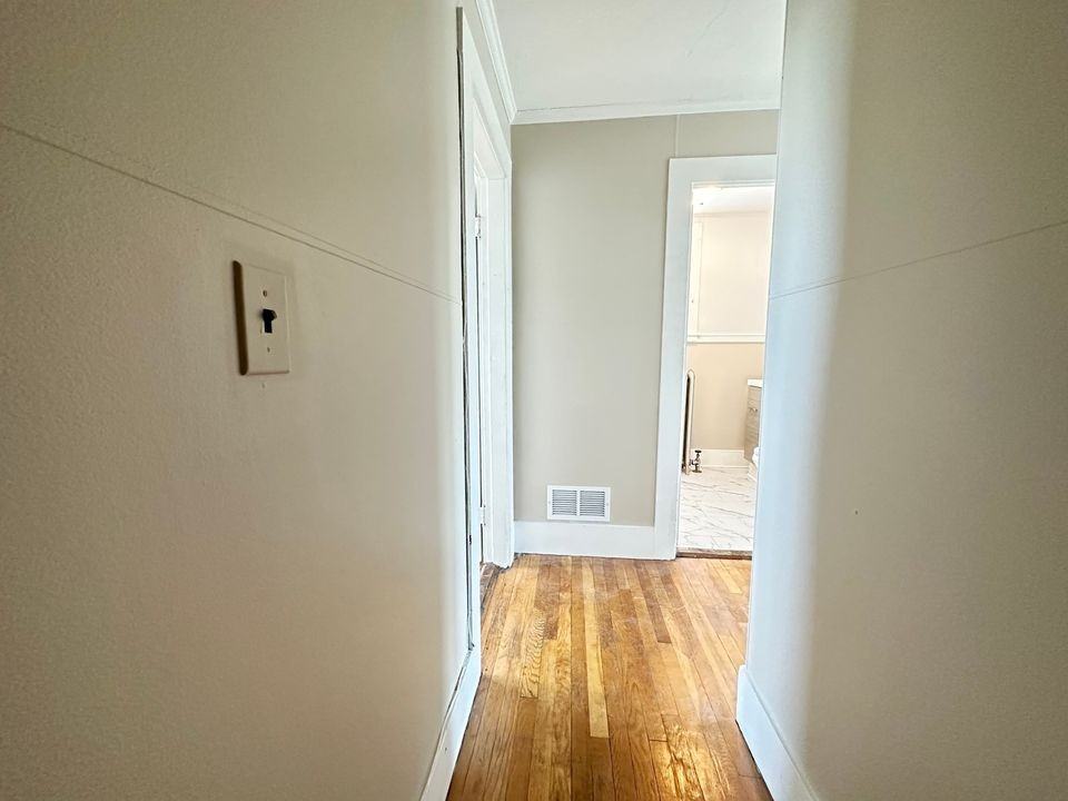 Hanson St - Photo 4 of 19